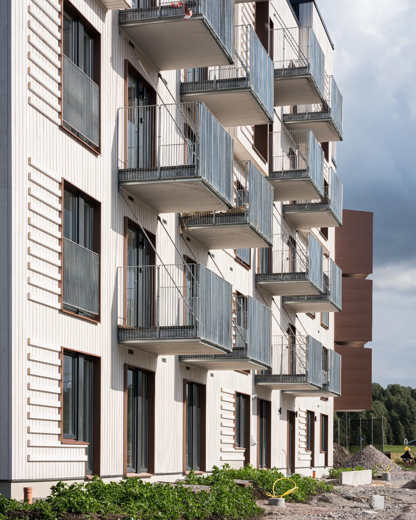 Fasad och balkonger – material, ljus och konstruktion